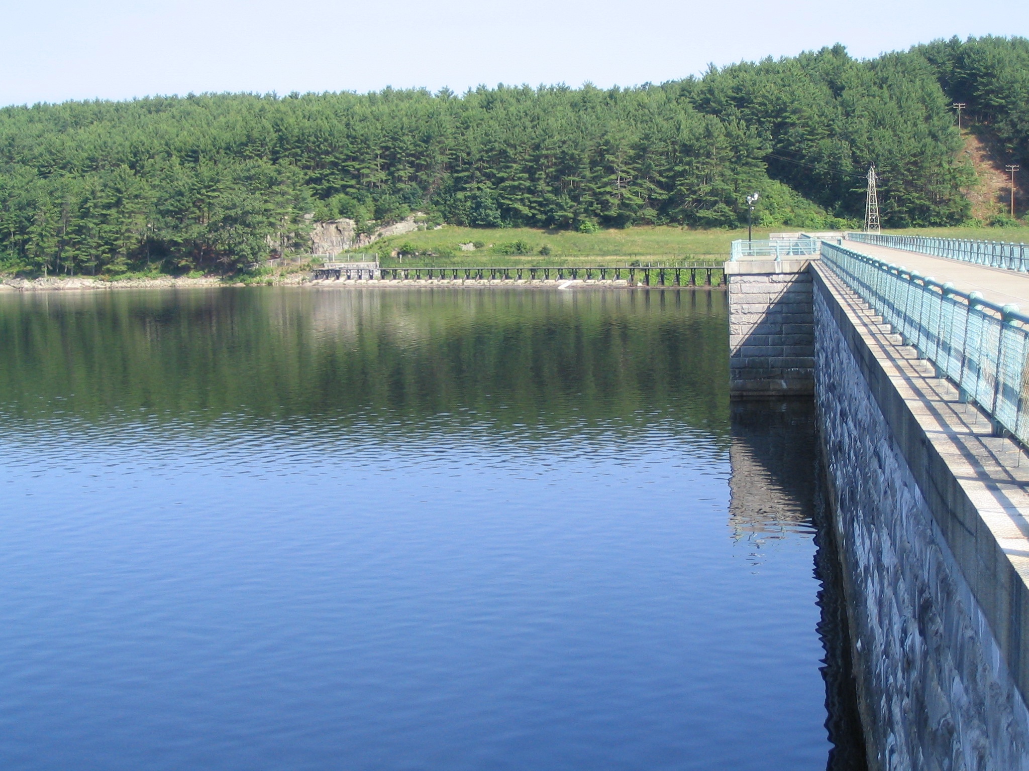 Wachusett Reservoir Image courtesy Martinde at the English language Wikipedia or CC-BY-SA-3.0, via Wikimedia Commons